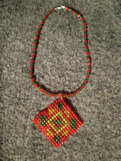 Кулон в технике полотно